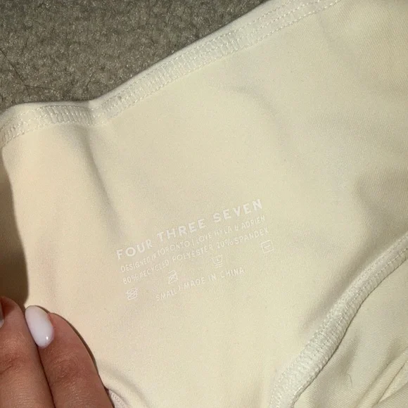 Elegant A-Line Skirt in Cream - Picture 4 of 4